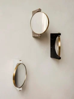 Fashion Audo Copenhagen Miroir de maquillage mural rond en marbre Pepe Grège marbré, laiton