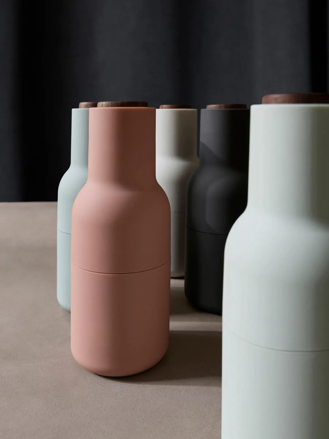 Clearance Audo Copenhagen Moulin à sel et à poivre design avec couvercle en noyer Bottle Grinder, 2 élém. Pêche, vieux rose, bois de noyer