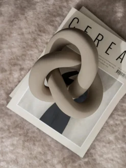 Sale Cooee Design Objet décoratif peint à la main Knot, haut. 9 cm Beige, mat