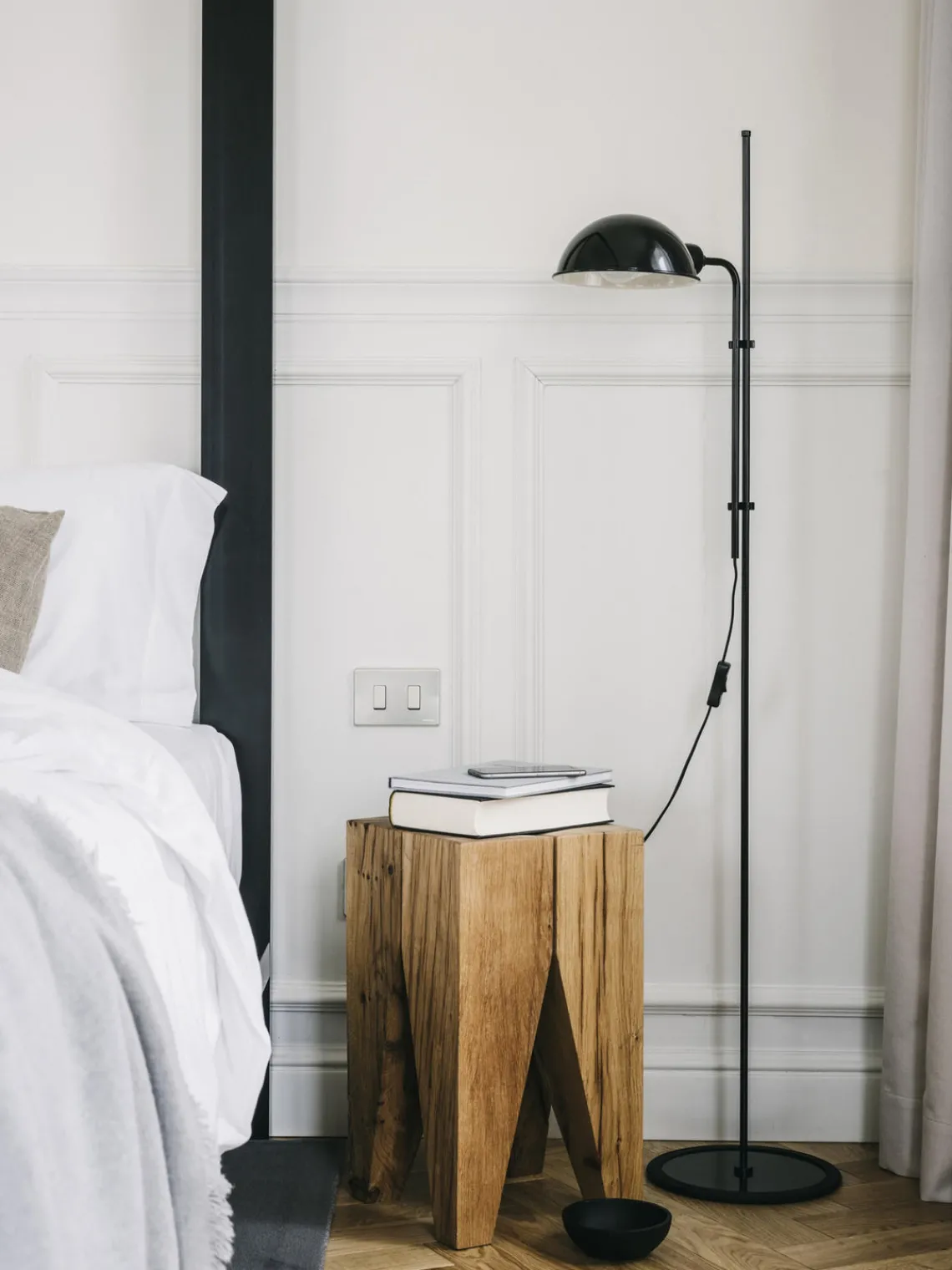 New Marset Petit lampadaire orientable Funiculí Noir, haute brillance