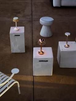 Discount Flos Petite lampe à poser LED Bonjour, intensité lumineuse variable Argenté