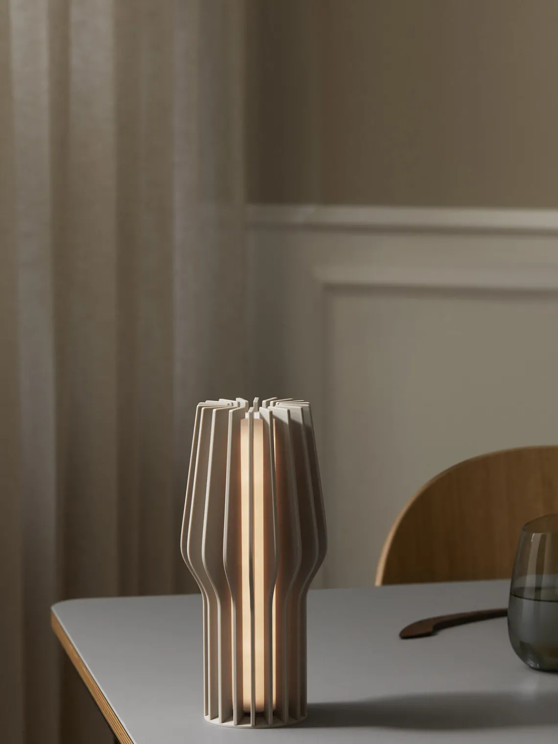 Hot Eva Solo Petite lampe à poser LED mobile Radiant, intensité lumineuse variable Beige clair