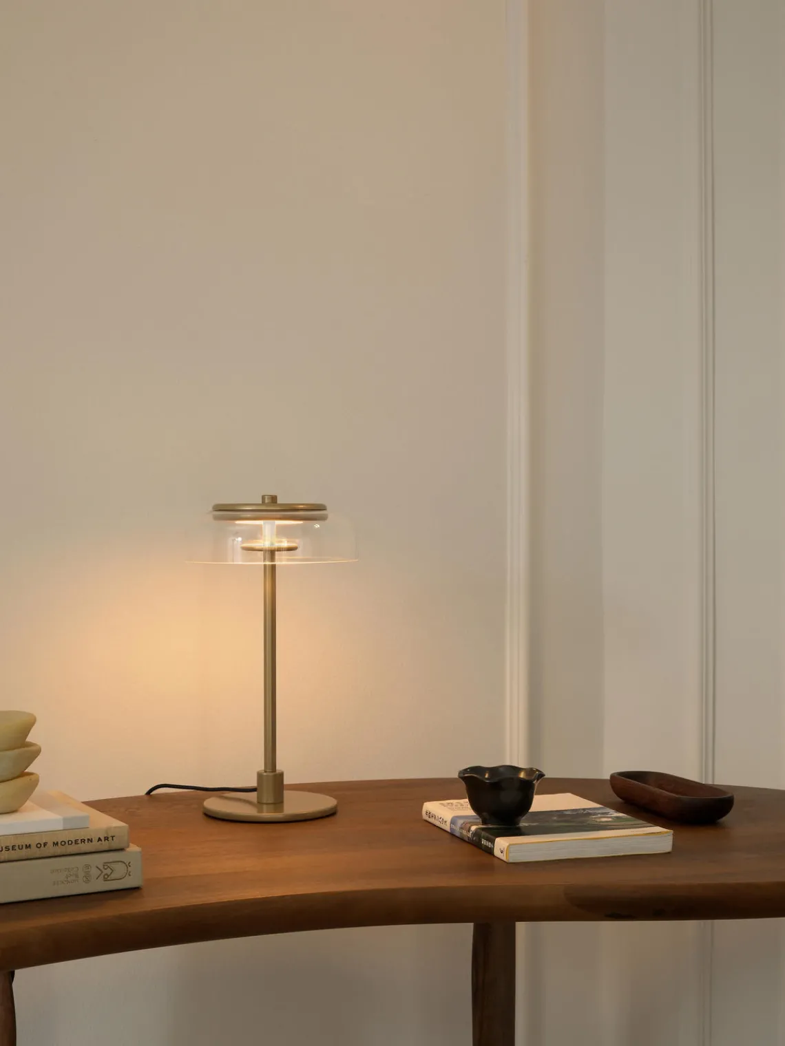 Sale Nuura Petite lampe à poser LED soufflée bouche Blossi, intensité lumineuse variable