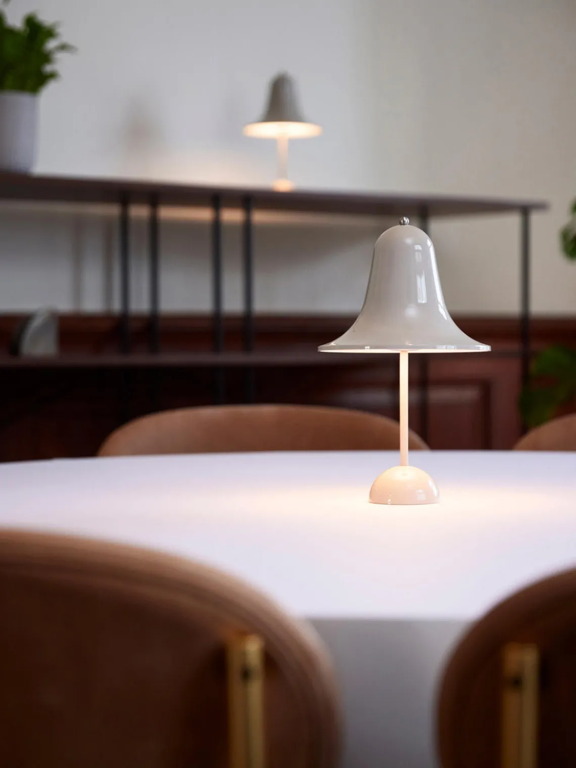 Clearance Verpan Petite lampe à poser mobile LED Pantop, design Verner Panton Grège, haute brillance
