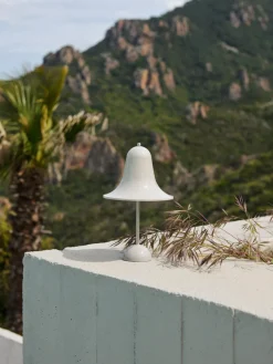 Sale Verpan Petite lampe à poser mobile LED Pantop, design Verner Panton Blanc, mat