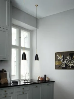 Best GUBI Petite suspension Gräshoppa Noir, mat