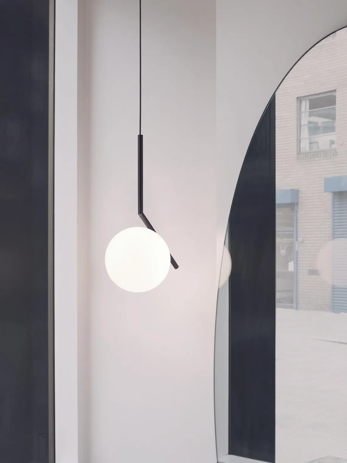 Best Flos Petite suspension soufflée bouche IC Lights, haut. 47 cm Noir, blanc