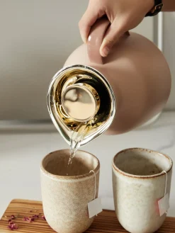 Hot stelton Pichet isotherme mat Amphora Beige, nougat, doré