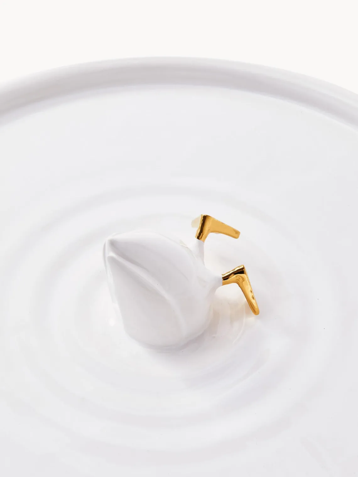 Discount Pols Potten Plat de service artisanal en céramique Diving Duck Blanc, doré