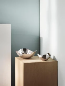 New GEORG JENSEN Plat de service en acier inoxydable de forme organique Bloom