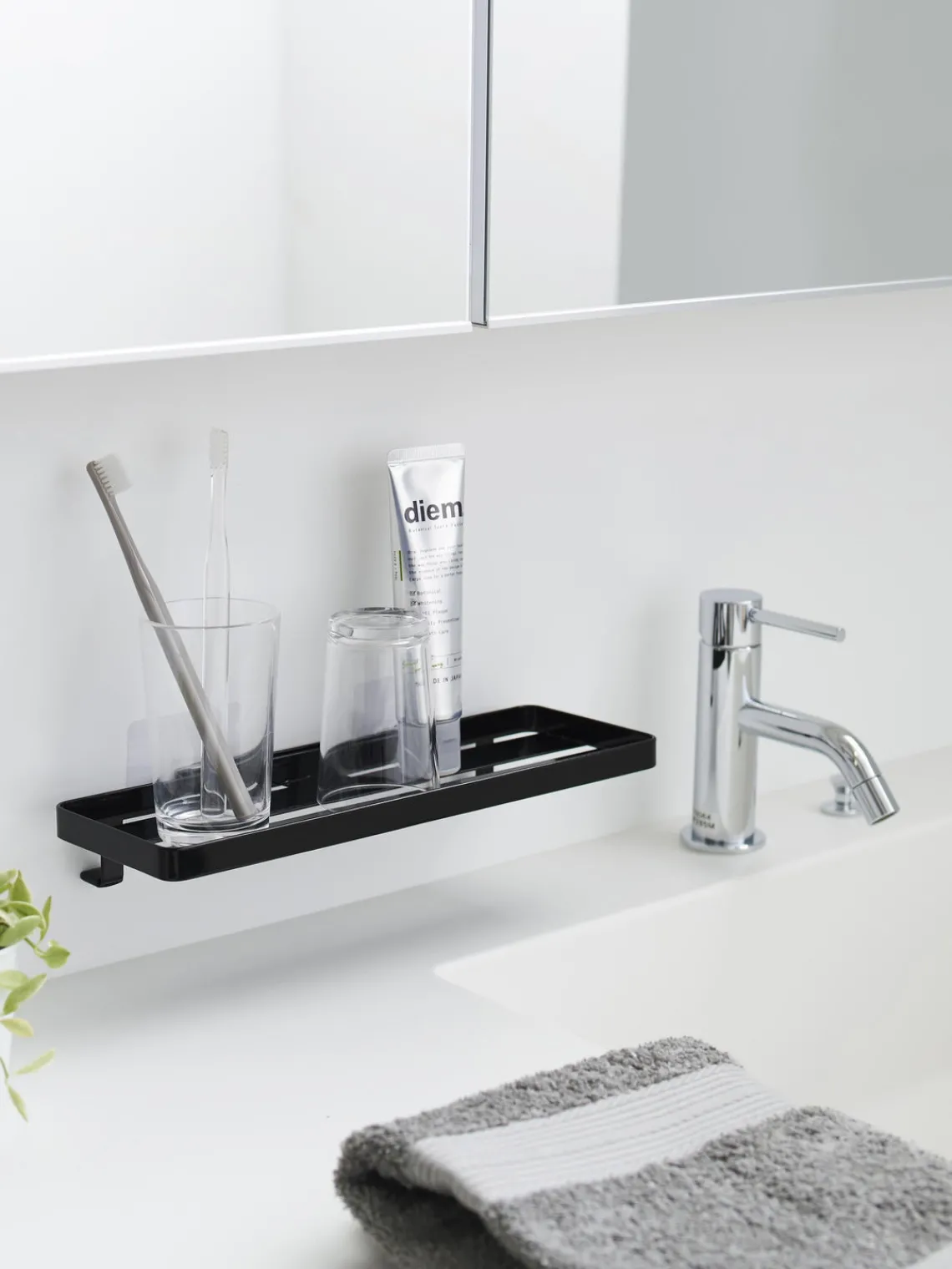 Discount Yamazaki Plateau de bain avec crochet Tower Noir, haute brillance