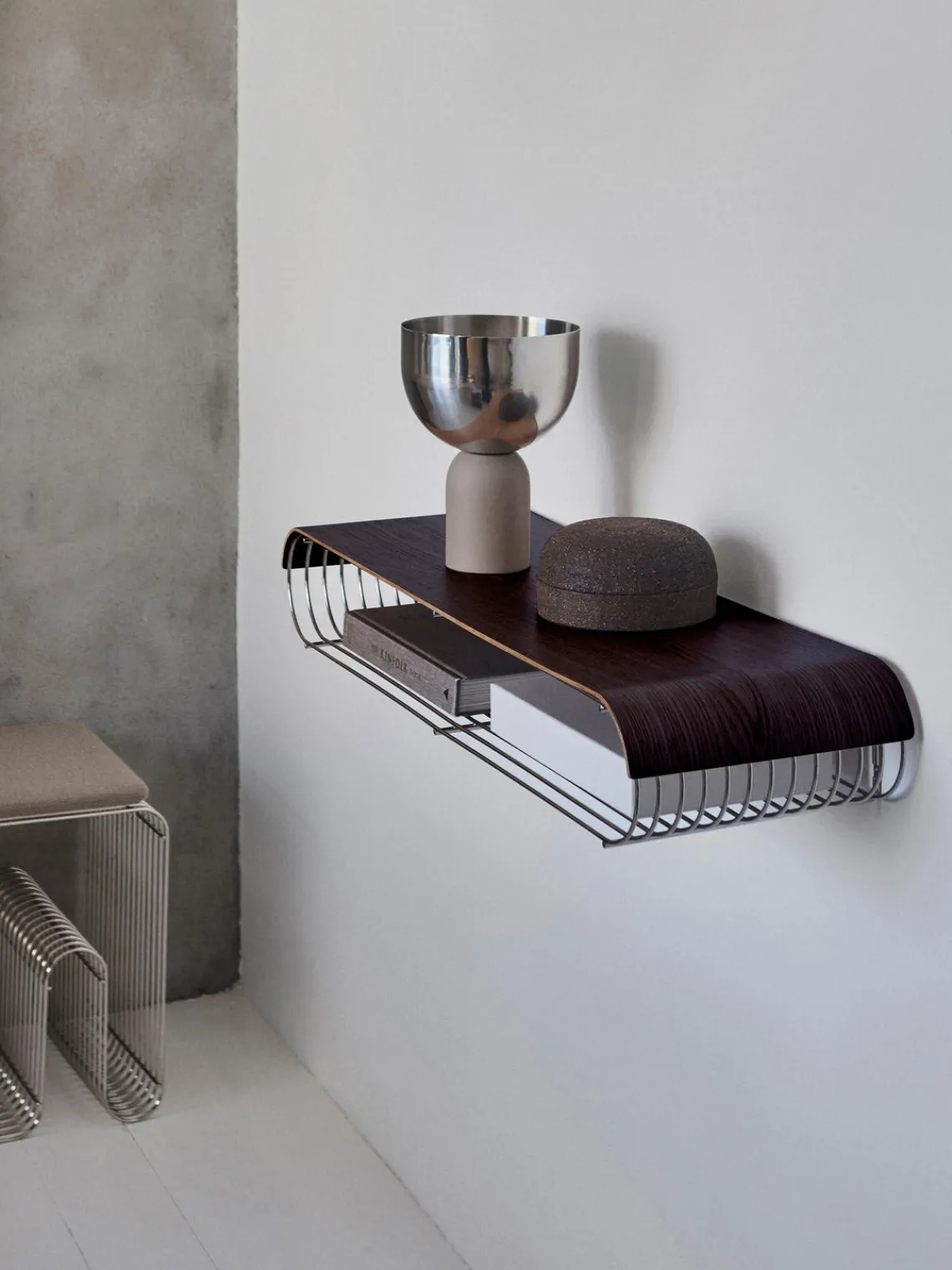 Discount AYTM Plateau en chêne pour étagère murale Curva Bois de chêne, anthracite laqué