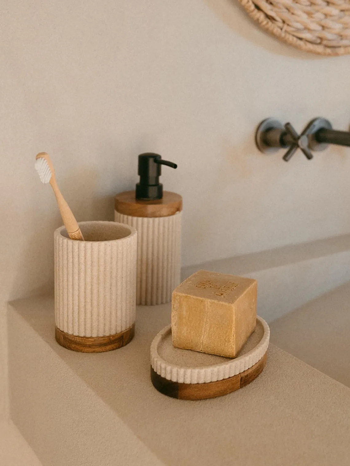 New ANDREA HOUSE Porte-savon ovale Laura Beige clair, bois foncé