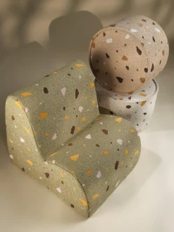 Outlet Wigiwama Pouf en bouclette pour enfants fait main Sugar, Ø 40 cm Bouclette beige, aspect terrazzo