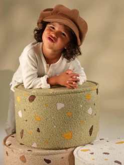 Hot Wigiwama Pouf en bouclette pour enfants fait main Sugar, Ø 40 cm Bouclette vert olive, aspect terrazzo