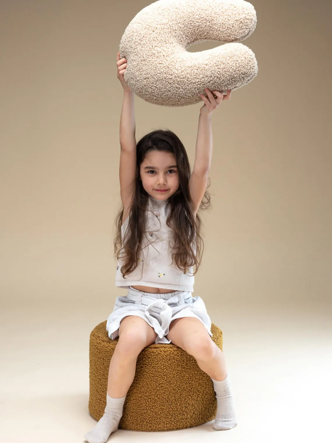 Hot Wigiwama Pouf en peluche pour enfants Sugar, Ø 40 cm Peluche jaune moutarde
