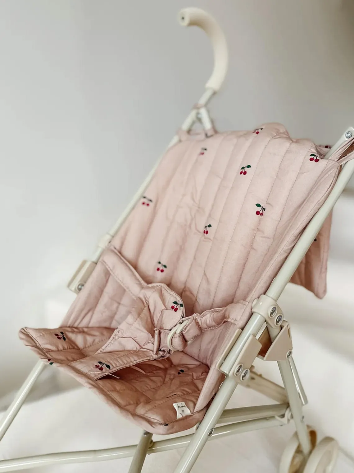 Online Konges Slojd Poussette de poupée Cherry Blush Motif cerise