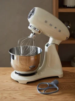 New Smeg Robot de cuisine 50's Style Blanc crème, haute brillance