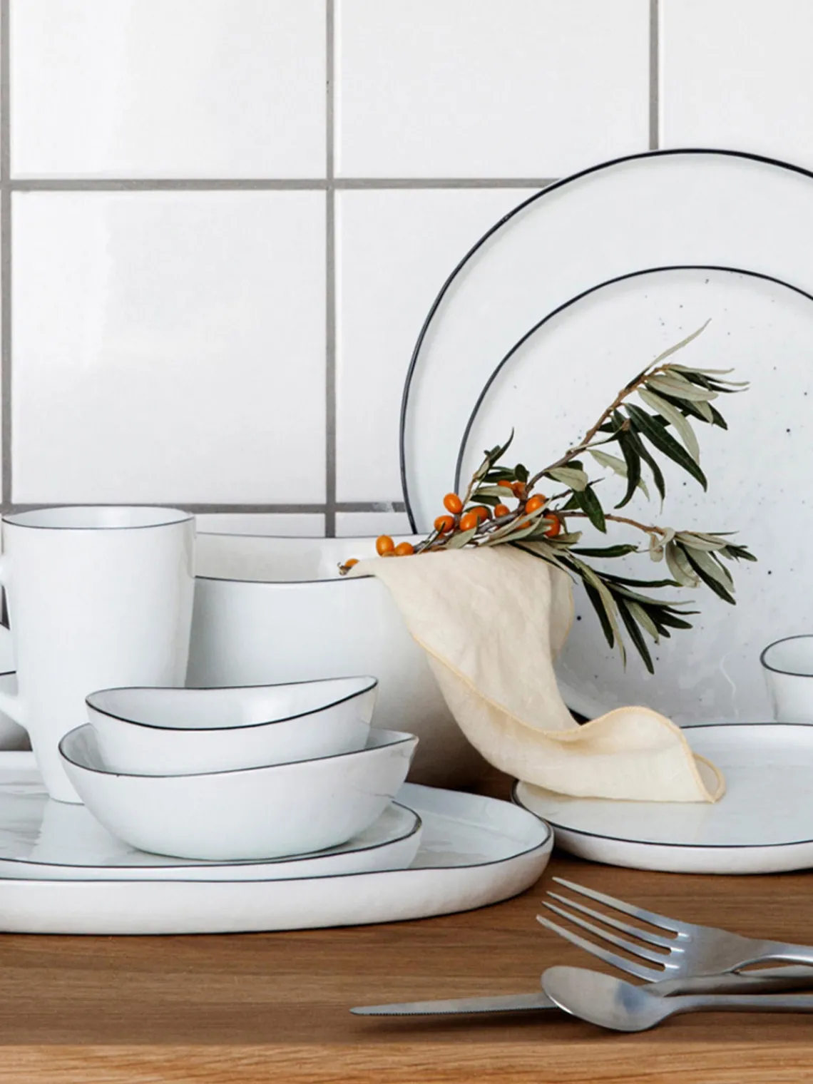 Fashion Broste Copenhagen Service petit déjeuner artisanal en porcelaine Salt, 4 personnes (16 élém.)