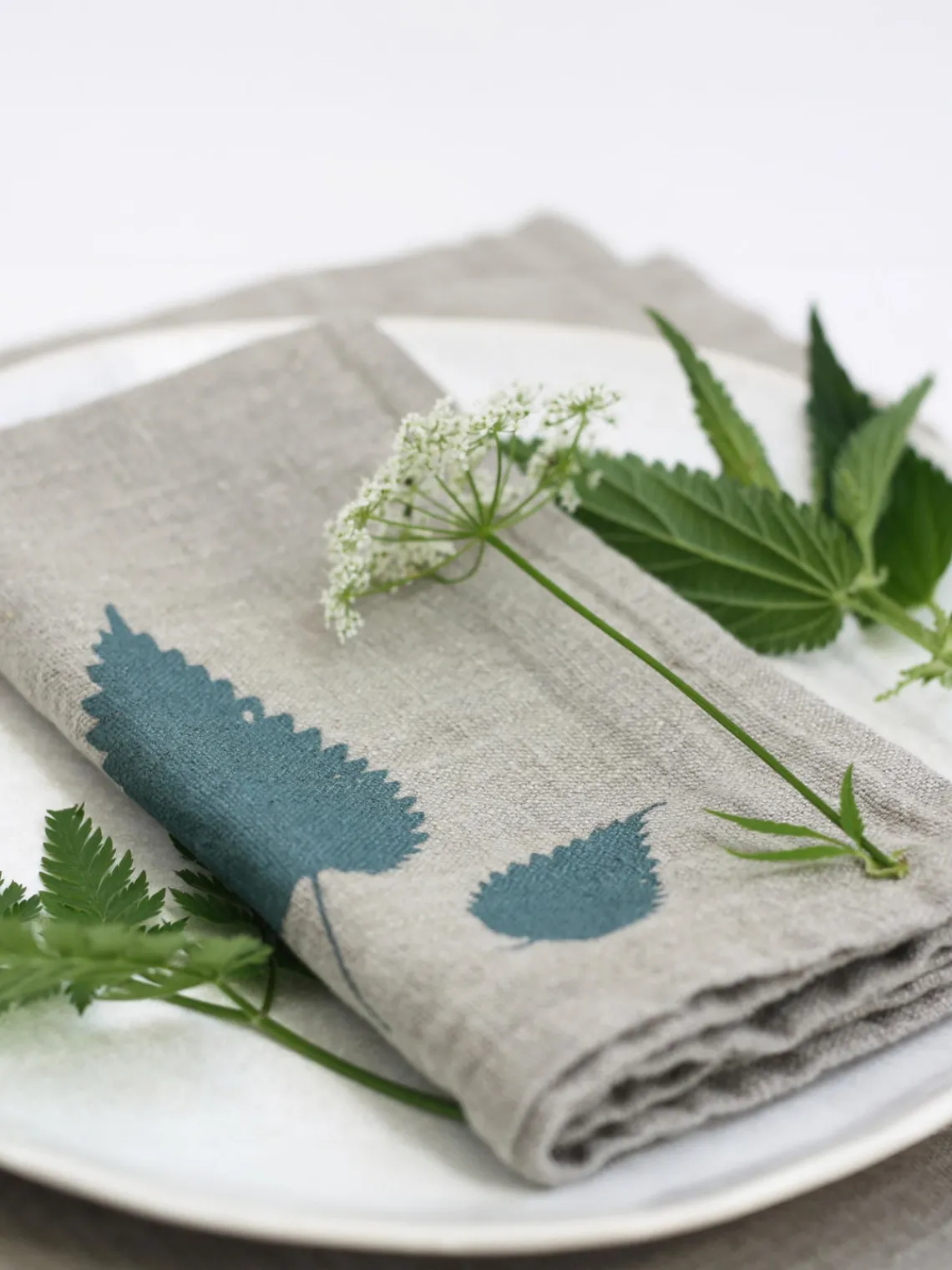Fashion Frohstoff Serviette en lin sérigraphiée à la main Feuille d'ortie