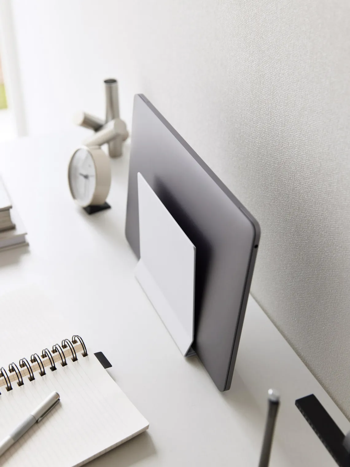 Outlet Yamazaki Support pour ordinateur portable en métal Tower Blanc, mat