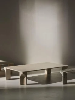 Sale GUBI Table basse en travertin Doric, larg. 140 cm Travertin aux tons beiges