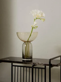 Clearance AYTM Table d'appoint en marbre avec porte-revues Sino Noir, marbré
