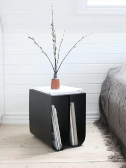 Online Kristina Dam Table d'appoint en métal Curved Noir