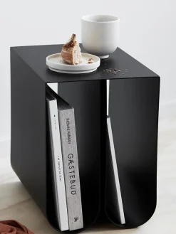 Online Kristina Dam Table d'appoint en métal Curved Noir