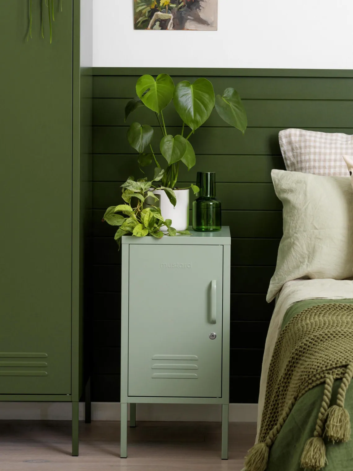 Discount Mustard Made Table de chevet en métal The Shorty Vert sauge