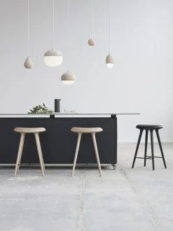 Fashion Mater Tabouret de comptoir en hêtre High Stool Cuir noir, hêtre noir laqué