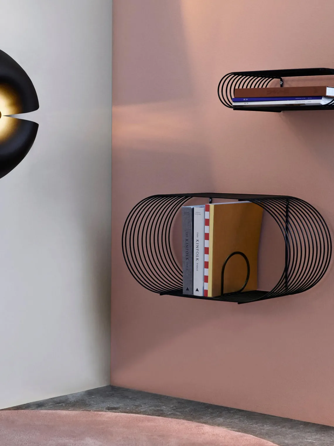 Best AYTM Étagère murale en métal Curva, larg. 61 cm Noir