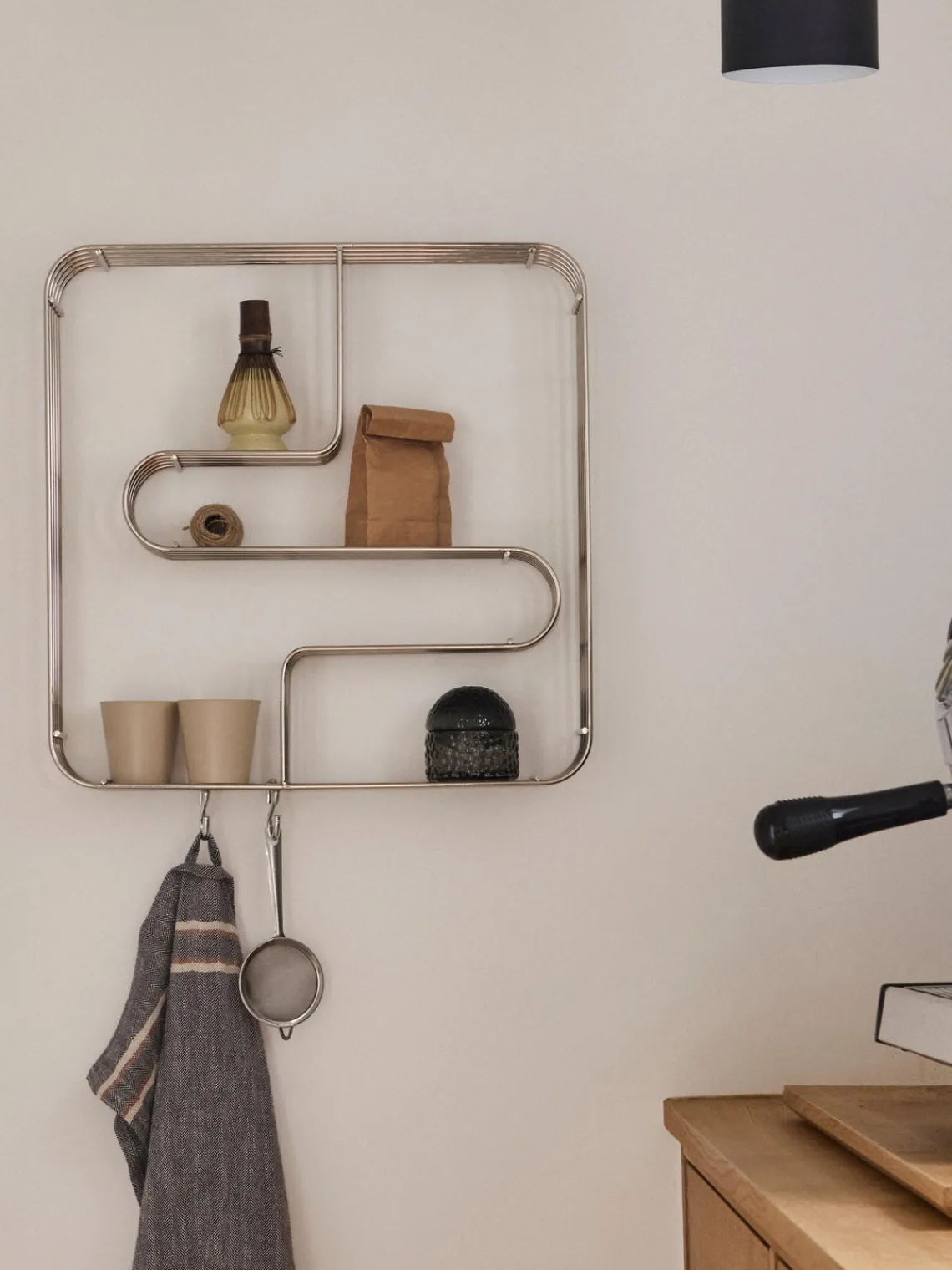 Outlet AYTM Étagère murale en métal Curva Argenté, haute brillance