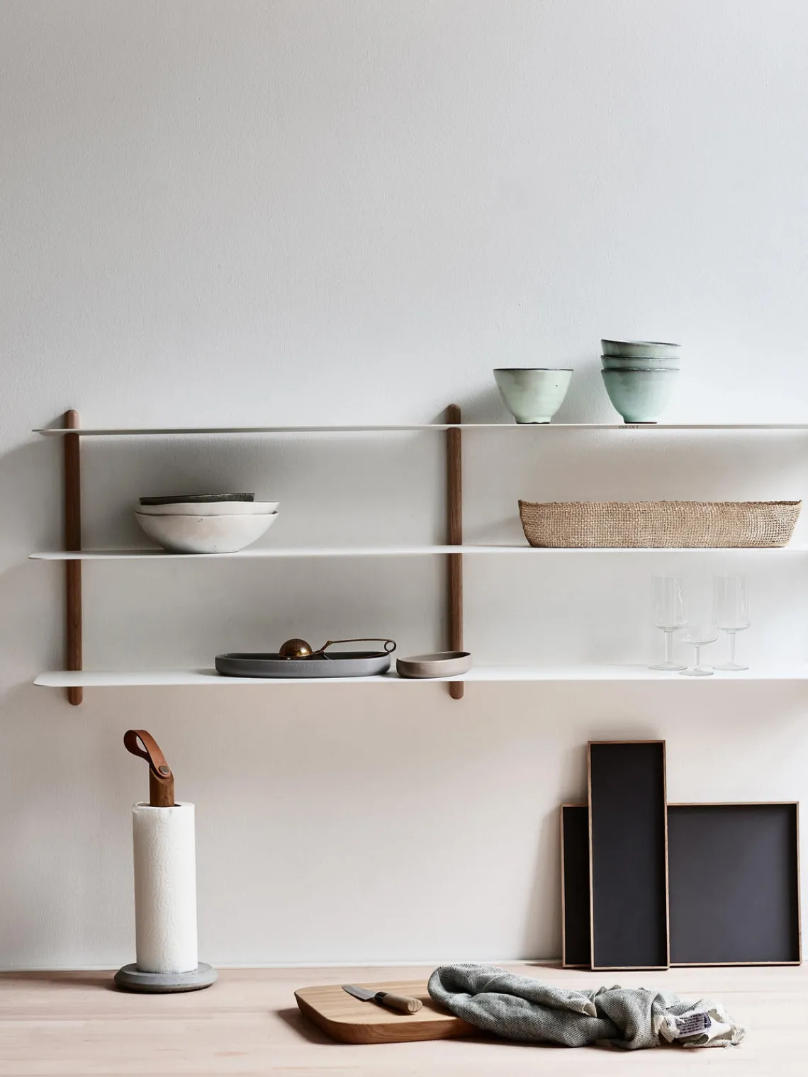 New Gejst Étagère murale Nivo Bois de chêne, blanc