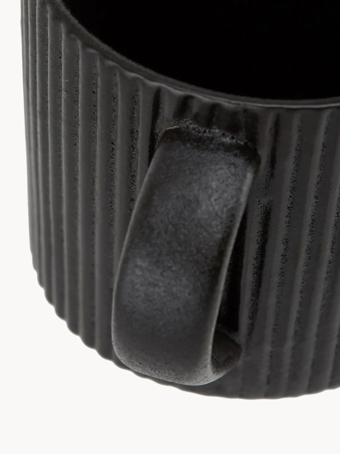 Clearance Bloomingville Tasses à surface striée mate Neri, 2 pièces