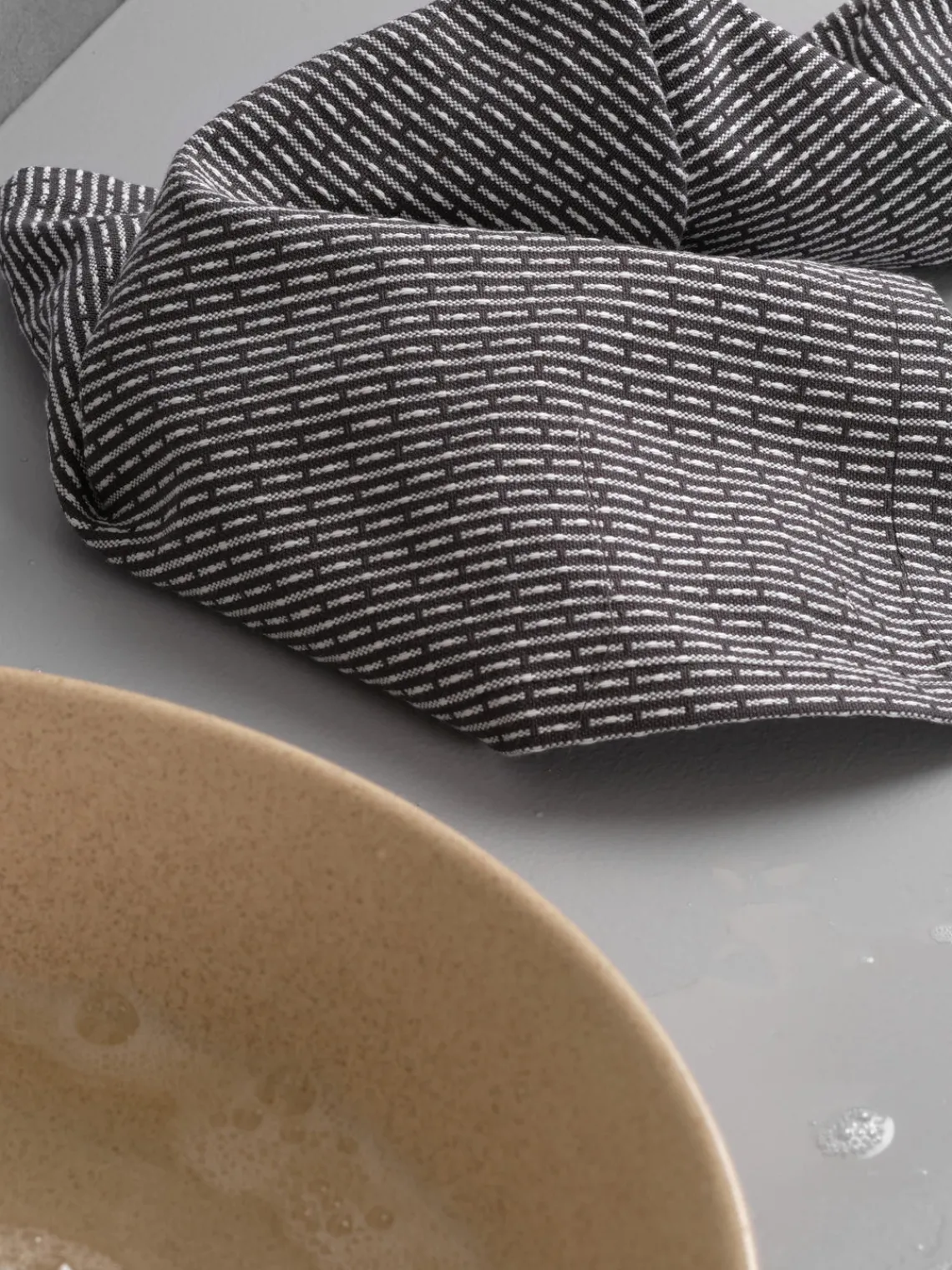 Outlet The Organic Company Torchon en coton bio Joseph Anthracite, blanc