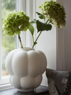 Fashion AYTM Vase en céramique Uva, haut. 22 cm Blanc cassé, mat