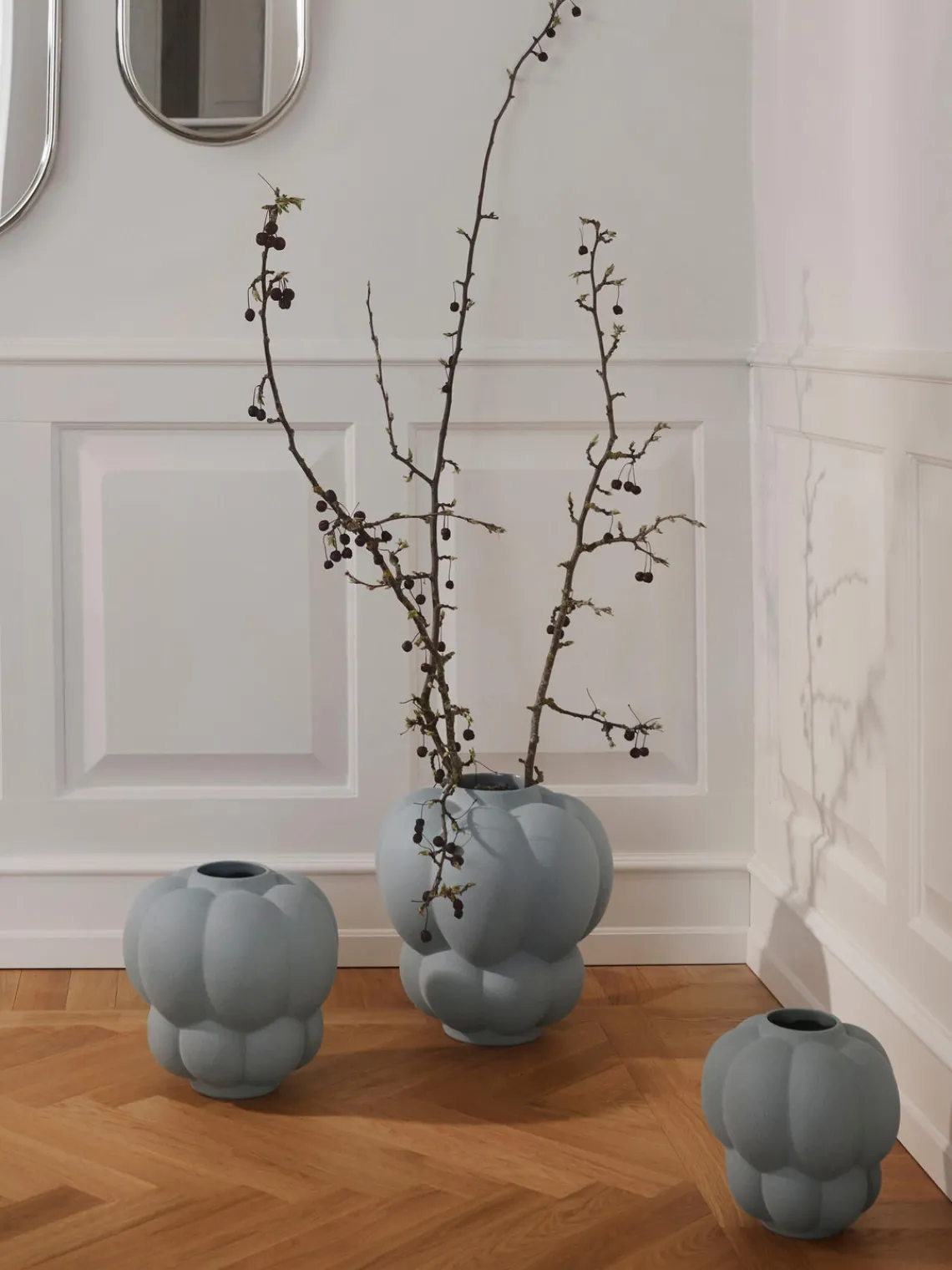 Best AYTM Vase en céramique Uva, haut. 22 cm Gris-bleu, mat