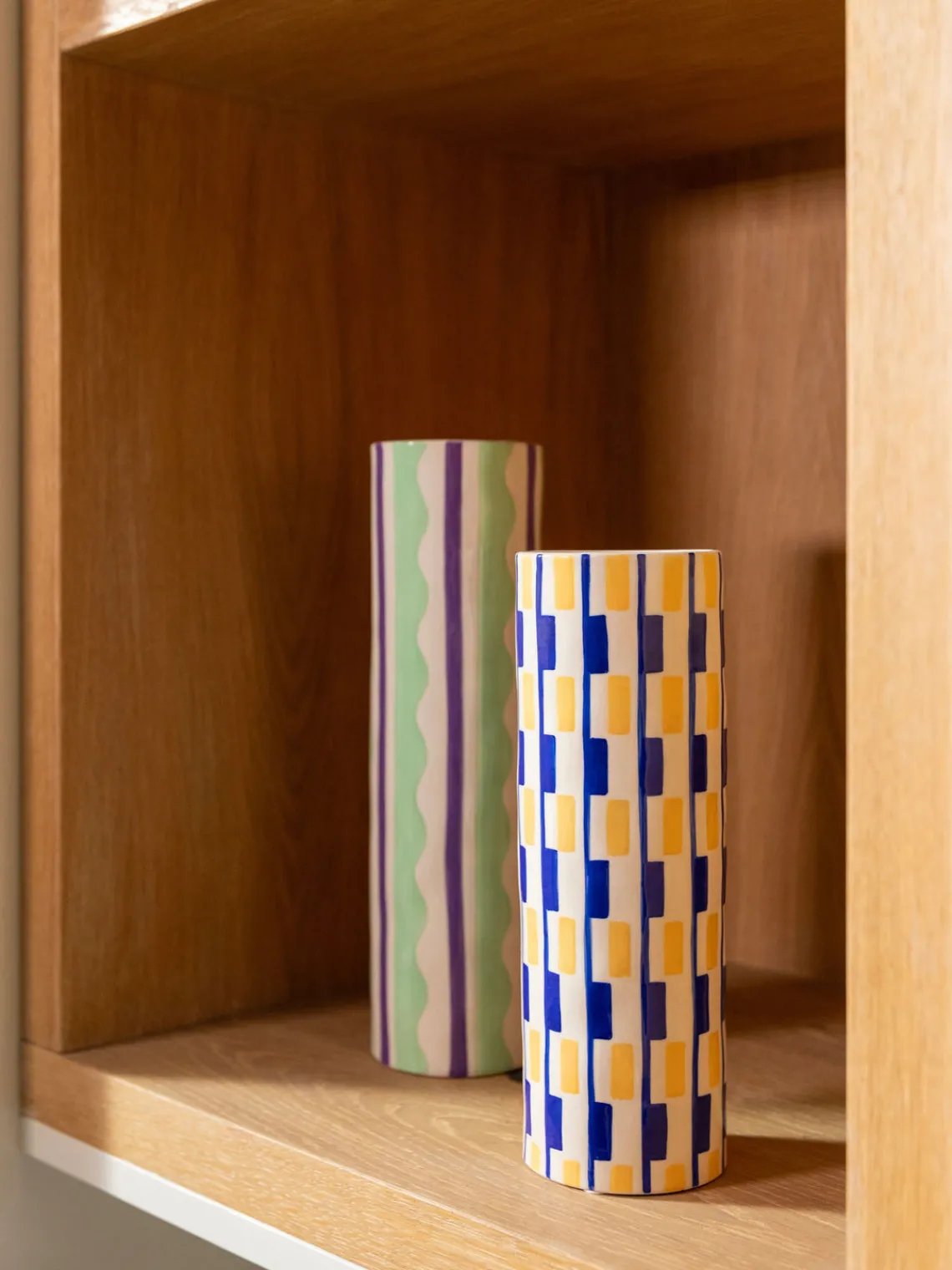 Fashion &k Amsterdam Vase en porcelaine fait main Clash, haut. 24 cm Bleu, jaune pâle, blanc cassé