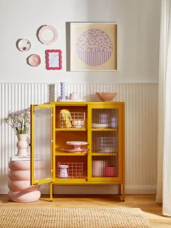New Mustard Made Vitrine en métal et verre strié The Mixer Jaune moutarde