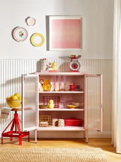 Sale Mustard Made Vitrine en métal et verre strié The Mixer Rose pâle