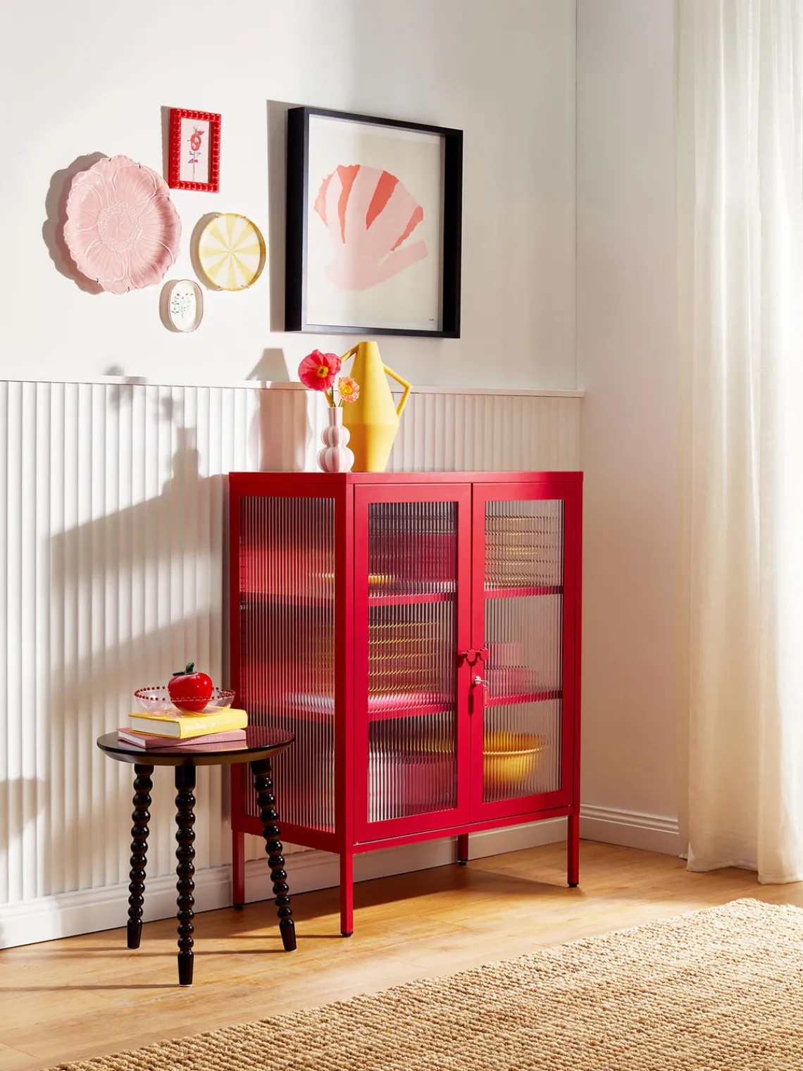 Clearance Mustard Made Vitrine en métal et verre strié The Mixer Rouge